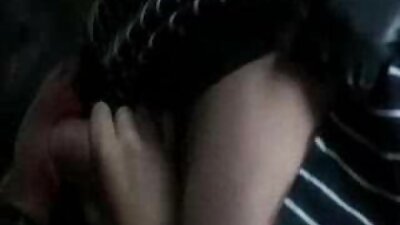 Egy csaj, akinek tetoválása van, kemény anya fia sze kakason lovagol ebben a szexi videóban